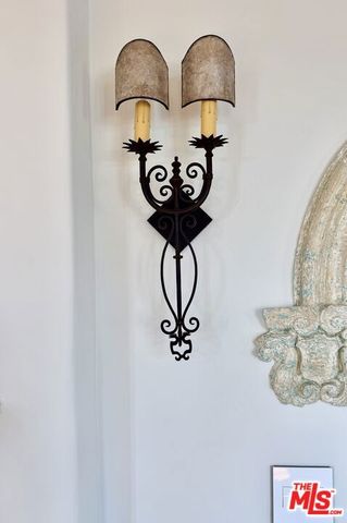 1302 N Sweetzer Avenue 201, West Hollywood, CA 90069