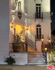 1302 N Sweetzer Avenue 201, West Hollywood, CA 90069