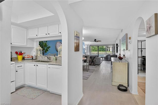 705 Augusta Blvd Apt 4, Naples, FL 34113