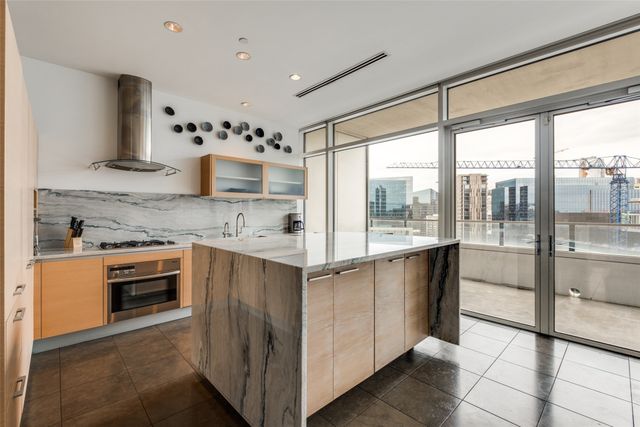 2430 Victory Park Lane 2206, Dallas, TX 75219