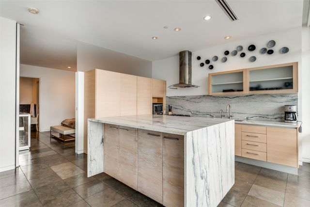 2430 Victory Park Lane 2206, Dallas, TX 75219