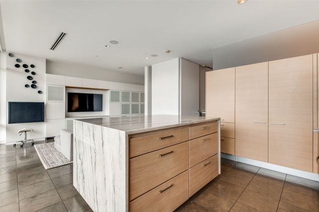 2430 Victory Park Lane 2206, Dallas, TX 75219