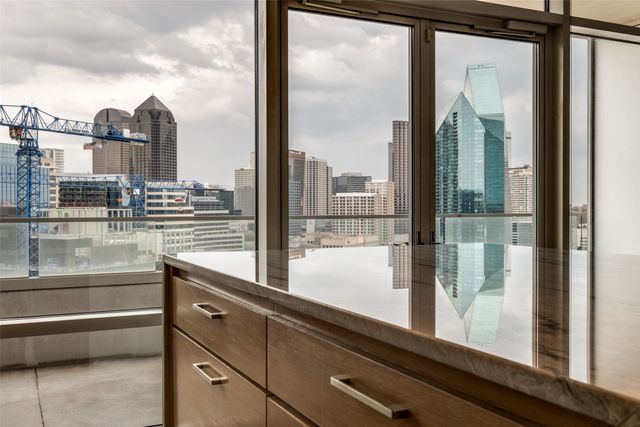 2430 Victory Park Lane 2206, Dallas, TX 75219