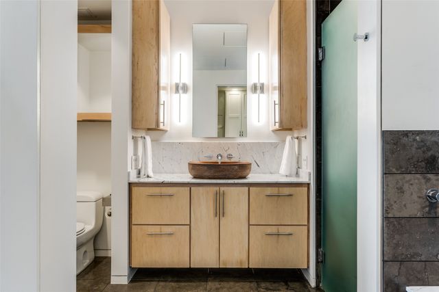 2430 Victory Park Lane 2206, Dallas, TX 75219