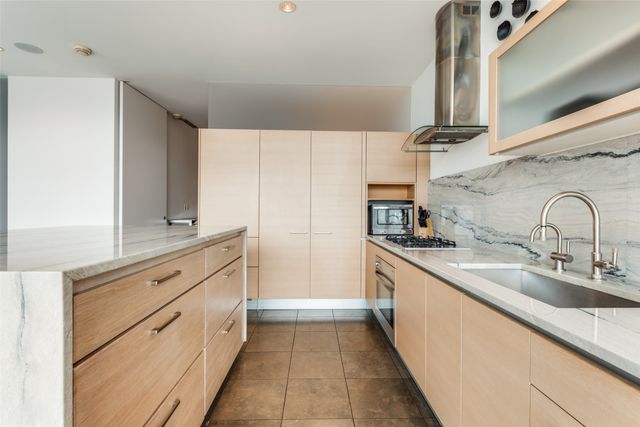 2430 Victory Park Lane 2206, Dallas, TX 75219