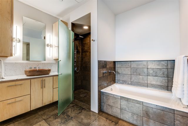 2430 Victory Park Lane 2206, Dallas, TX 75219