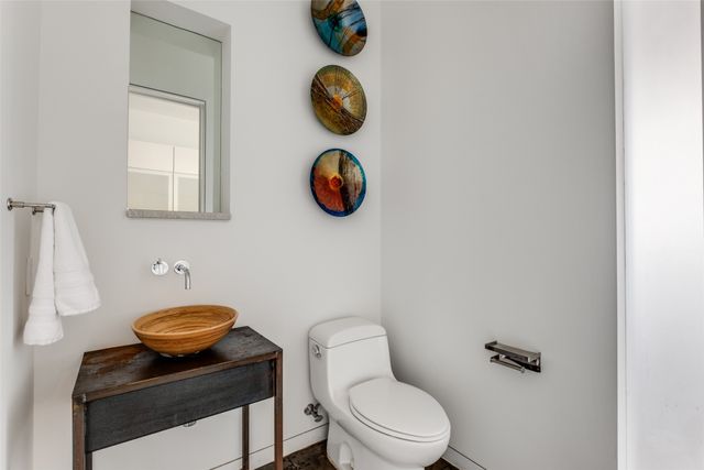 2430 Victory Park Lane 2206, Dallas, TX 75219