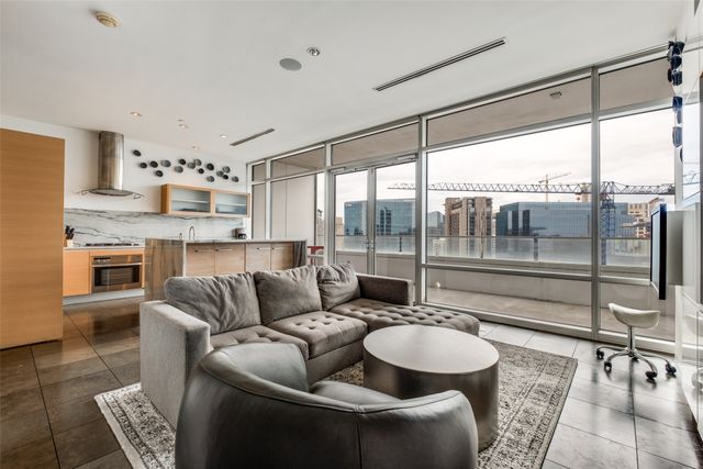 2430 Victory Park Lane 2206, Dallas, TX 75219