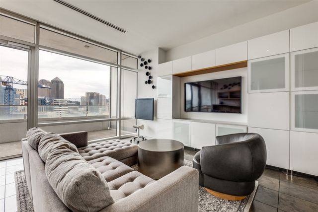 2430 Victory Park Lane 2206, Dallas, TX 75219