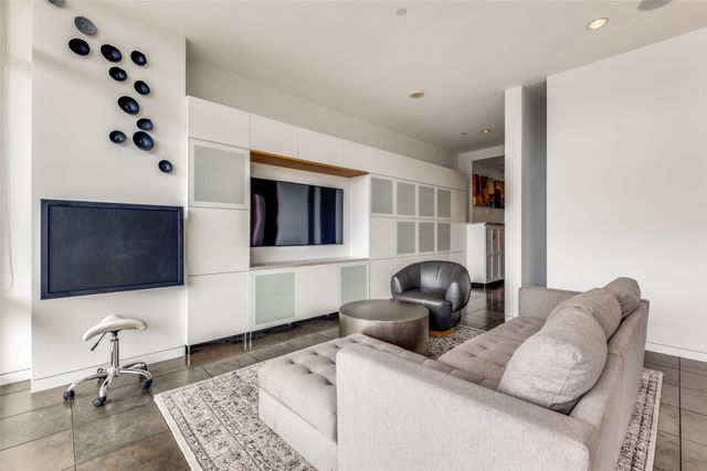 2430 Victory Park Lane 2206, Dallas, TX 75219