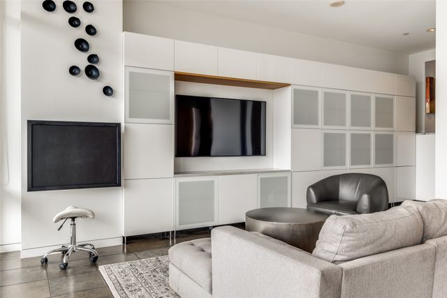 2430 Victory Park Lane 2206, Dallas, TX 75219