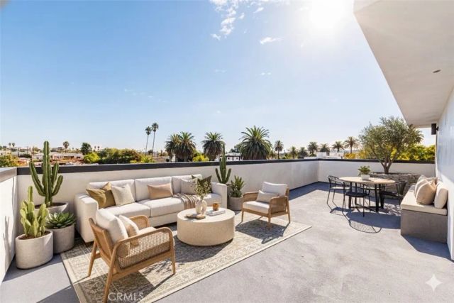 5207 W 20th, Los Angeles, CA 90016