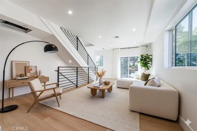 5207 W 20th, Los Angeles, CA 90016