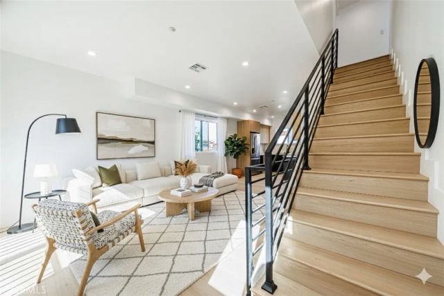 5207 W 20th, Los Angeles, CA 90016