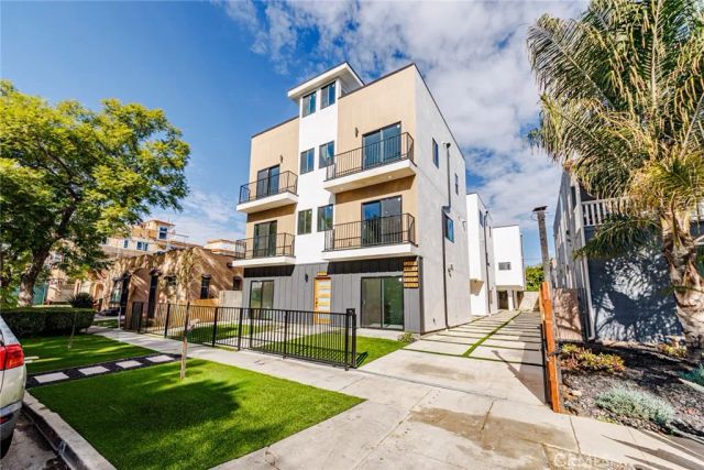 5207 W 20th, Los Angeles, CA 90016