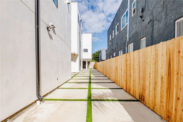 5207 W 20th, Los Angeles, CA 90016