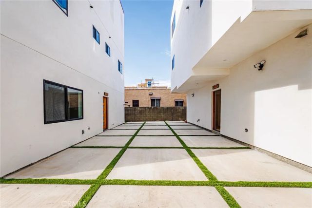 5207 W 20th, Los Angeles, CA 90016