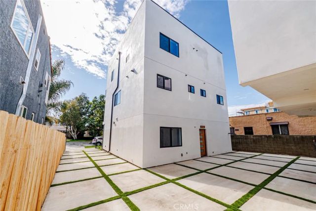 5207 W 20th, Los Angeles, CA 90016