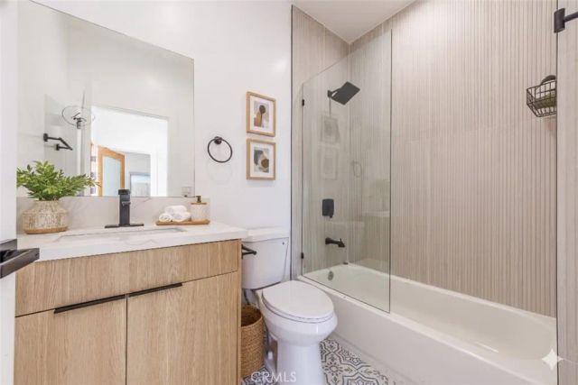 5207 W 20th, Los Angeles, CA 90016