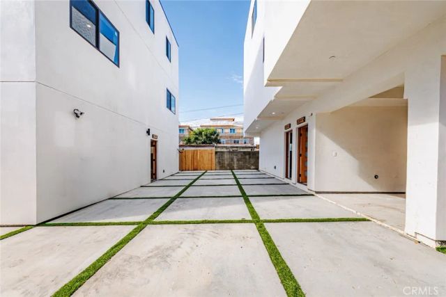 5207 W 20th, Los Angeles, CA 90016