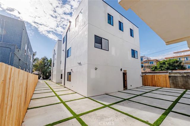 5207 W 20th, Los Angeles, CA 90016