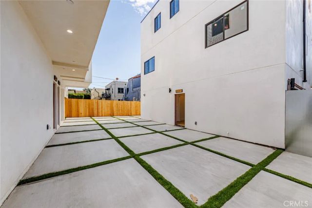 5207 W 20th, Los Angeles, CA 90016