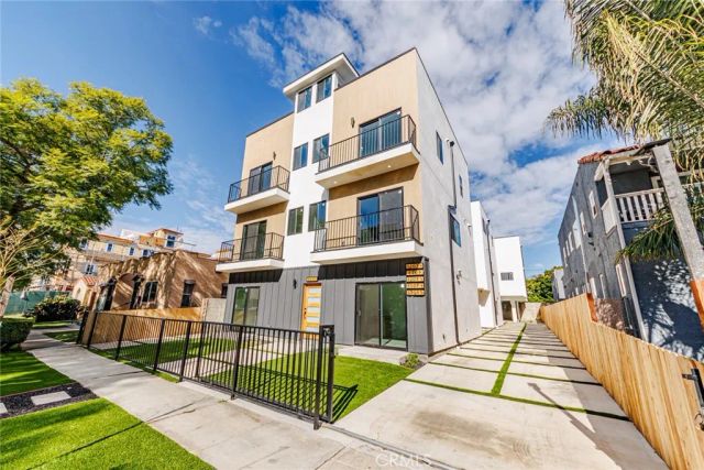 5207 W 20th, Los Angeles, CA 90016