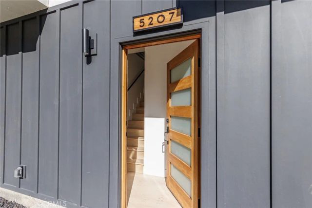 5207 W 20th, Los Angeles, CA 90016