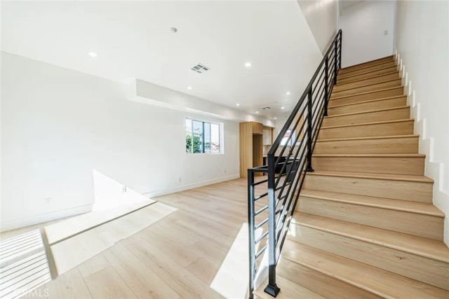 5207 W 20th, Los Angeles, CA 90016