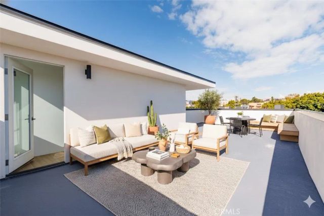 5207 W 20th, Los Angeles, CA 90016