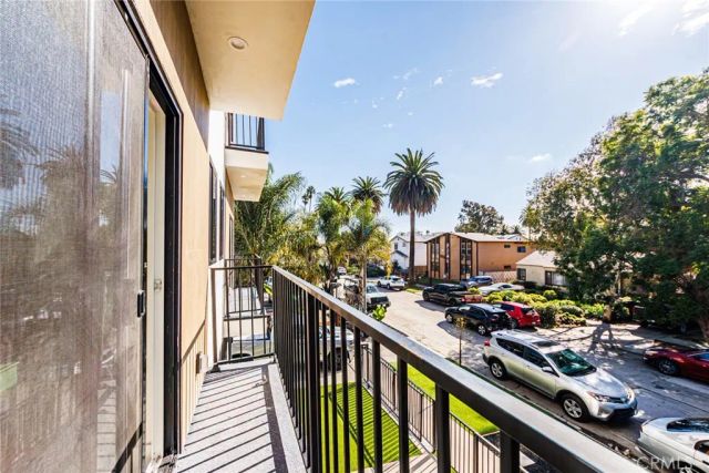 5207 W 20th, Los Angeles, CA 90016