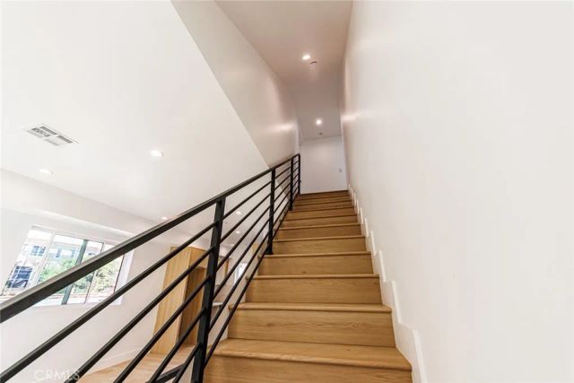 5207 W 20th, Los Angeles, CA 90016