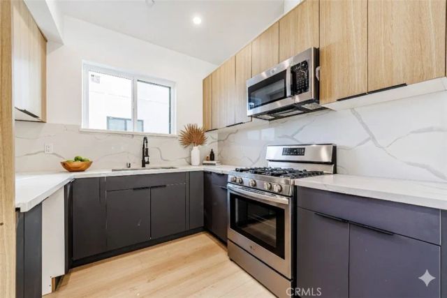 5207 W 20th, Los Angeles, CA 90016