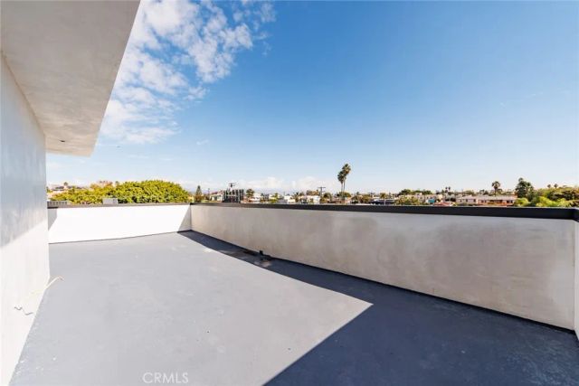 5207 W 20th, Los Angeles, CA 90016