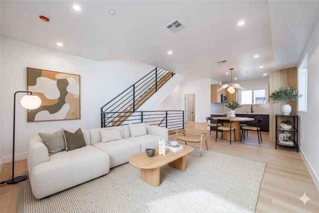 5207 W 20th, Los Angeles, CA 90016