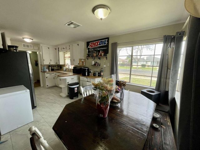 3654 E Donner Avenue, Fresno, CA 93726