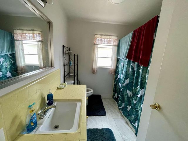 3654 E Donner Avenue, Fresno, CA 93726