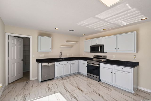 9226 Beech Grove, San Antonio, TX 78245