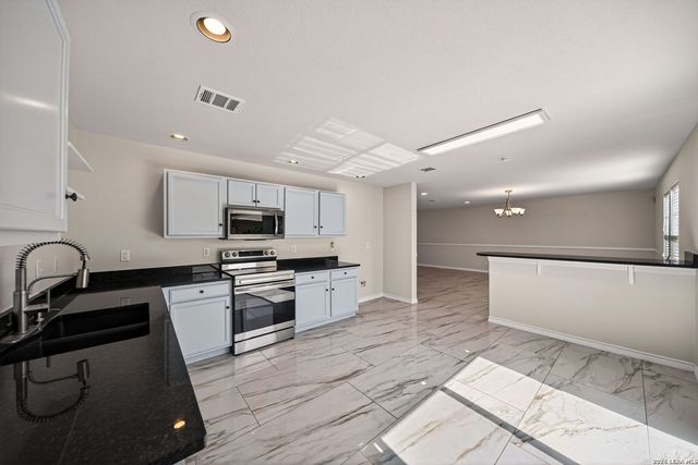 9226 Beech Grove, San Antonio, TX 78245