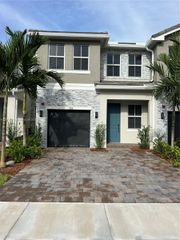 136 SW 170th Ave, Pembroke Pines, FL 33027