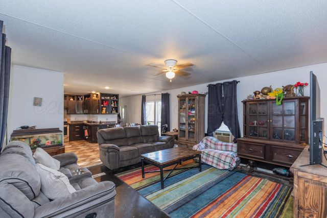 11566 County Rd E, Pampa, TX 79065