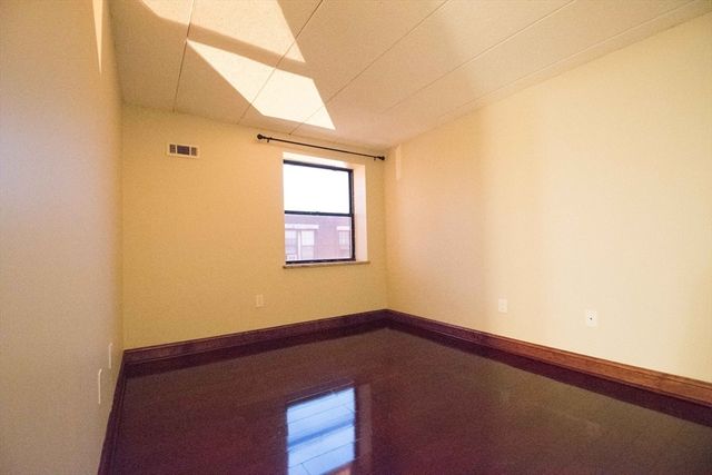 1933 Commonwealth Ave 611, Boston, MA 02135