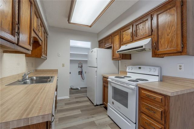 12711 W 110TH Terrace, Overland Park, KS 66210