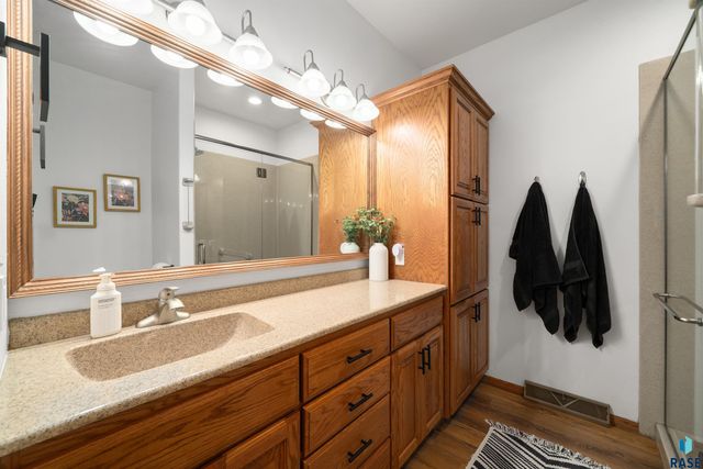 44946 173rd St Street, Watertown, SD 57201