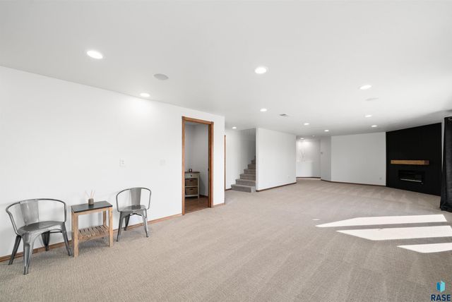 44946 173rd St Street, Watertown, SD 57201
