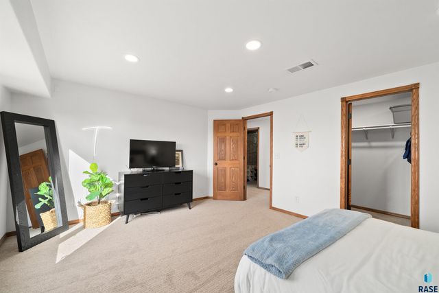 44946 173rd St Street, Watertown, SD 57201