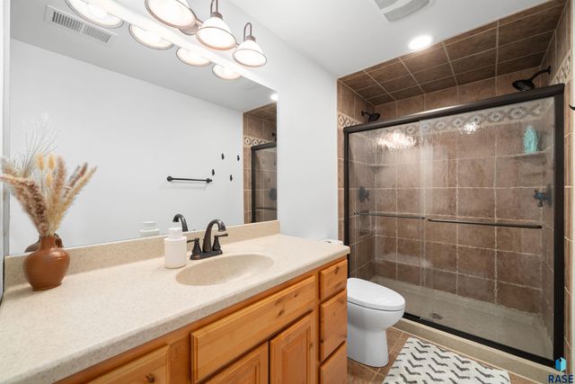 44946 173rd St Street, Watertown, SD 57201