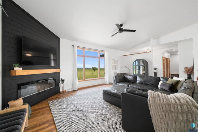44946 173rd St Street, Watertown, SD 57201