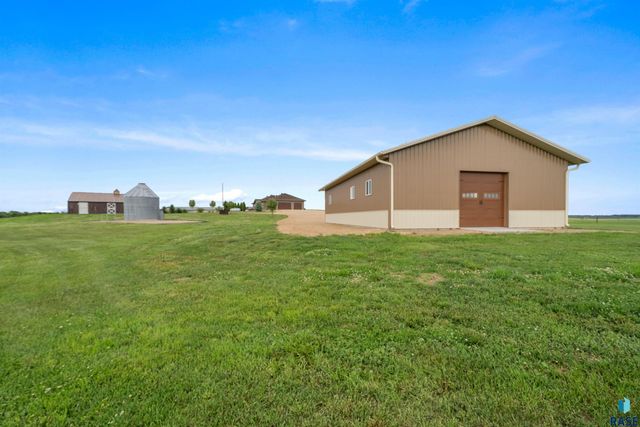 44946 173rd St Street, Watertown, SD 57201