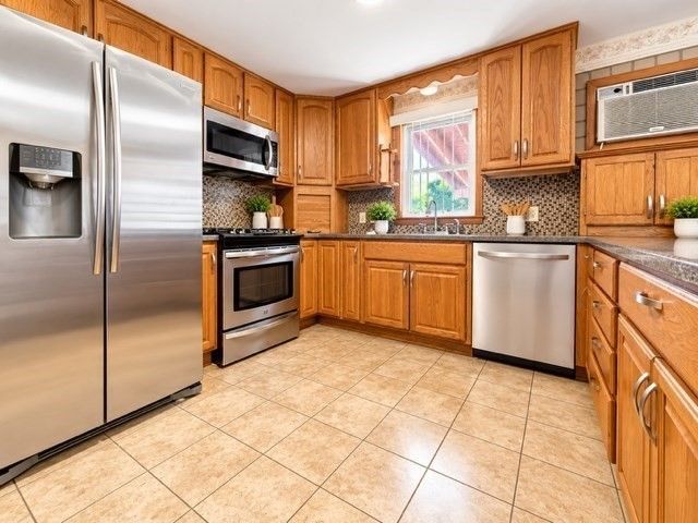 709 North Branch Pkwy, Springfield, MA 01119